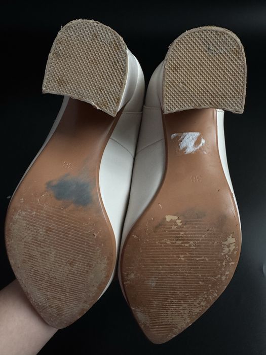 Жіночі туфлі у бежевому кольорі