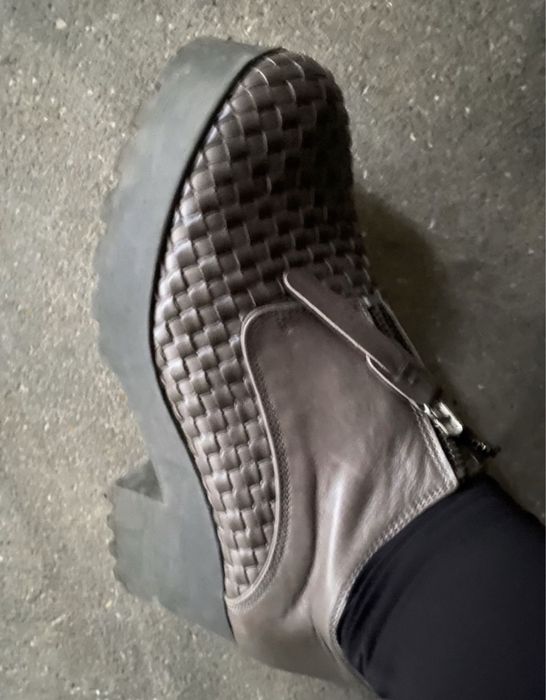 botas loja prof pele com sola borracha/ pele e sapatos  unisa