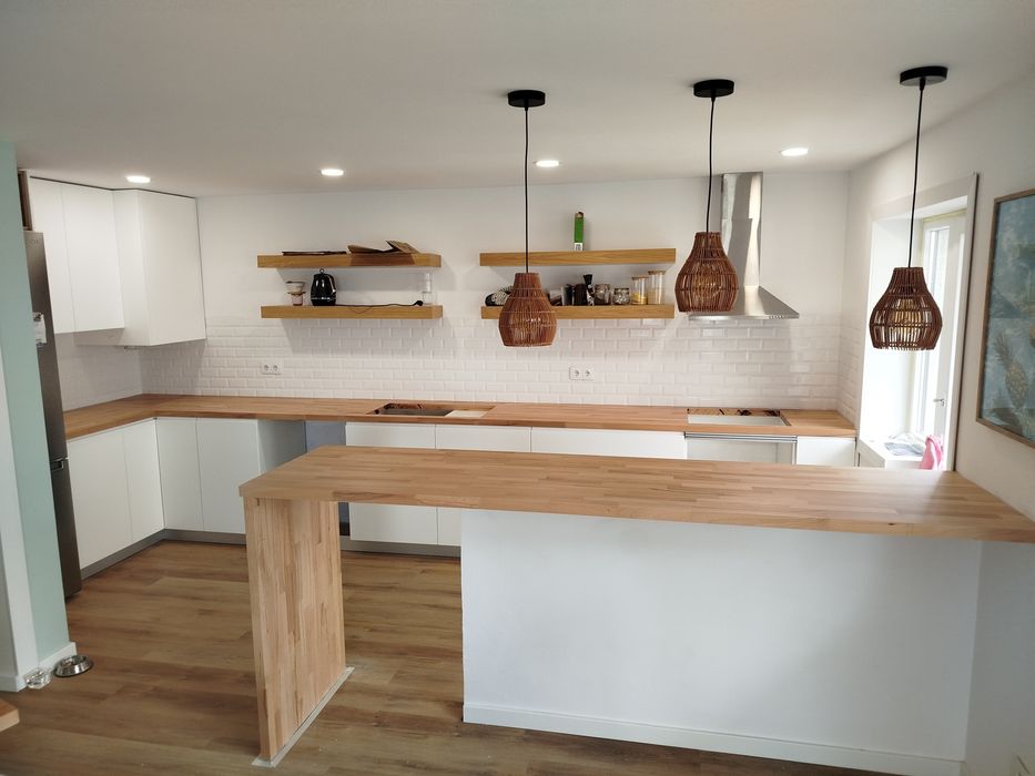 Cozinhas por medida, roupeiros.