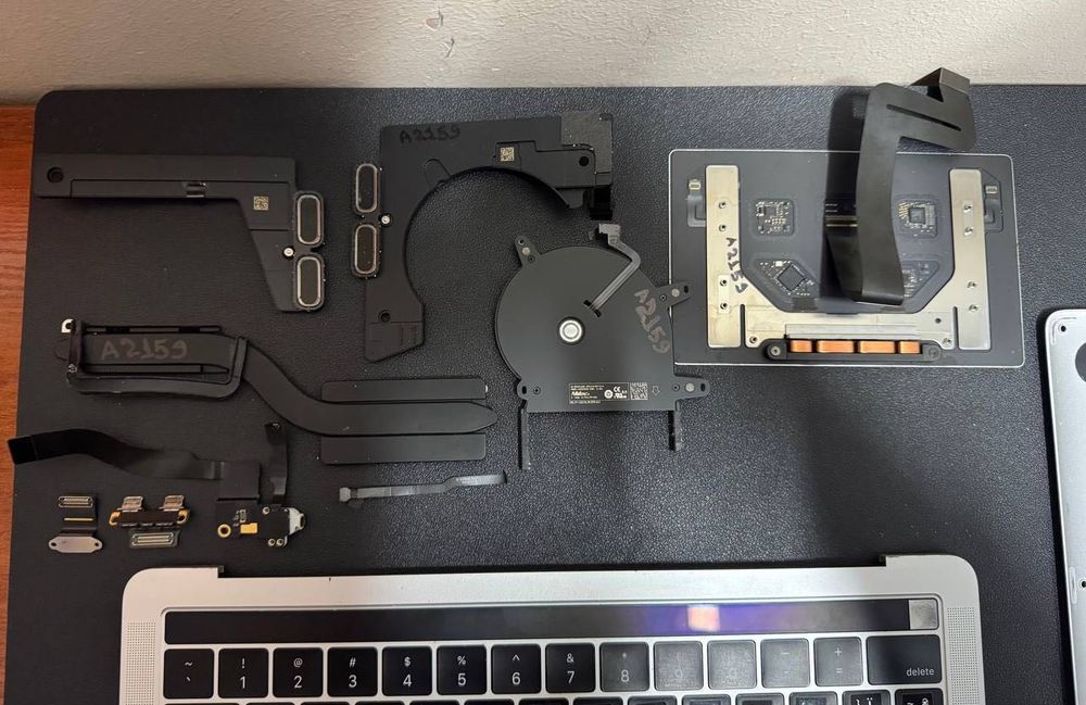 MacBook Pro 13" A2159 кулер (вентилятор)