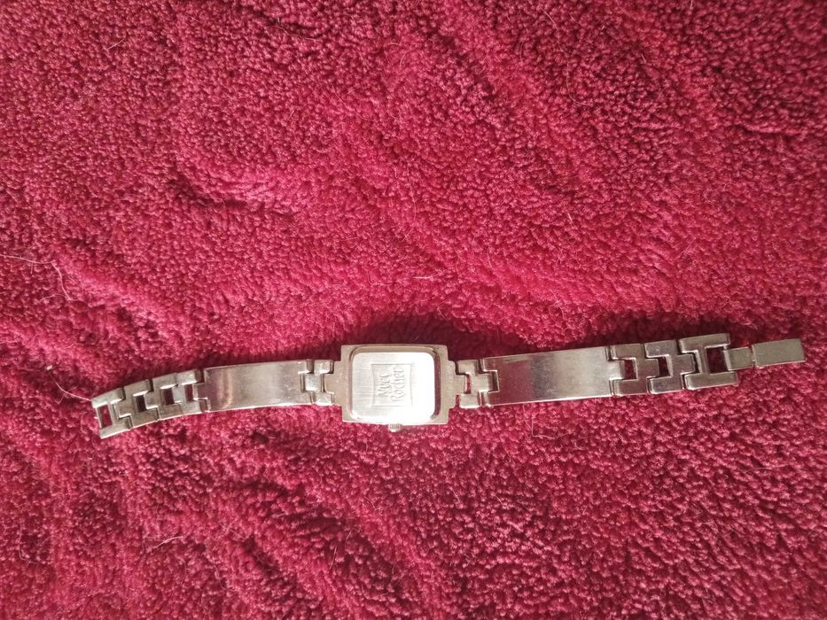Elegancki damski zegarek firmy Yves Rocher