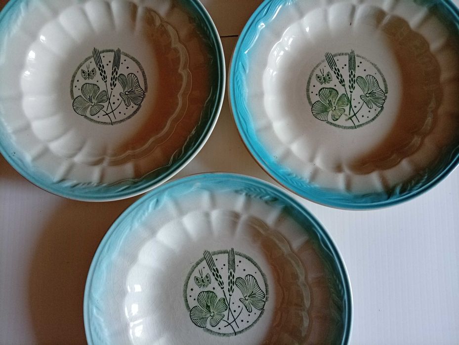 Pratos fundos "Espiga", da Fábrica de Louças de Sacavém