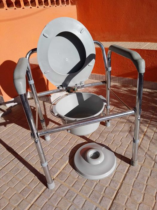 Sanita portatil com tampa