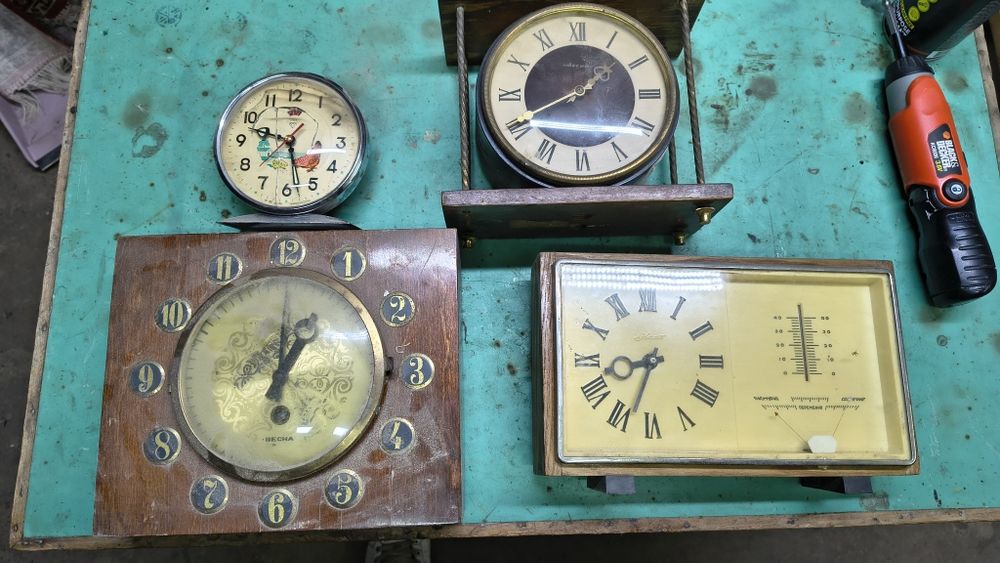 Старые                часы