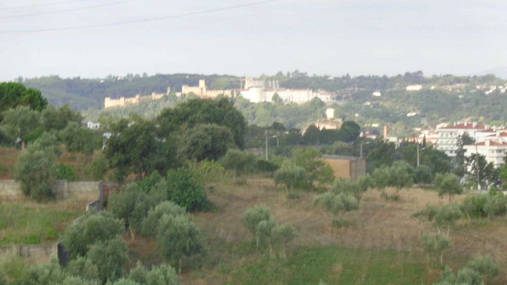 Moradia independente inserida num terreno com 15.000 m2