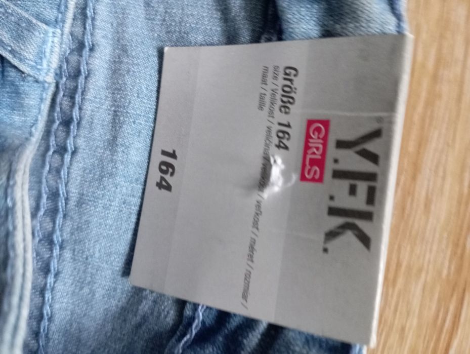 Krótkie spodenki 164