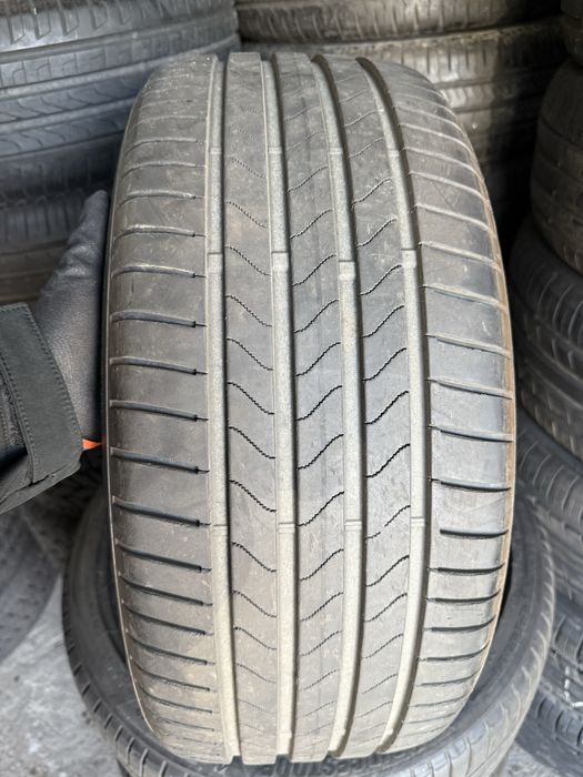2xBridgestone 235 40r19.,2023 6.5mm