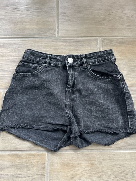 Krótkie spodenki rozm. 36 Terranova