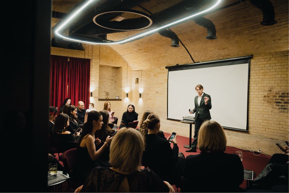 Сучасний фокусник на свято — інтерактивне шоу, яке запам’ятають