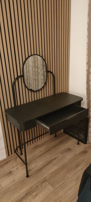 Toaletka z IKEA czarna