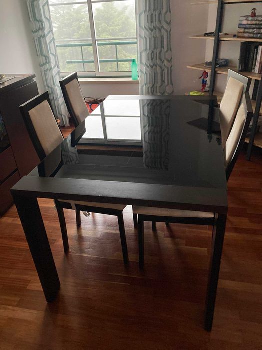 Mesa e Aparador de sala