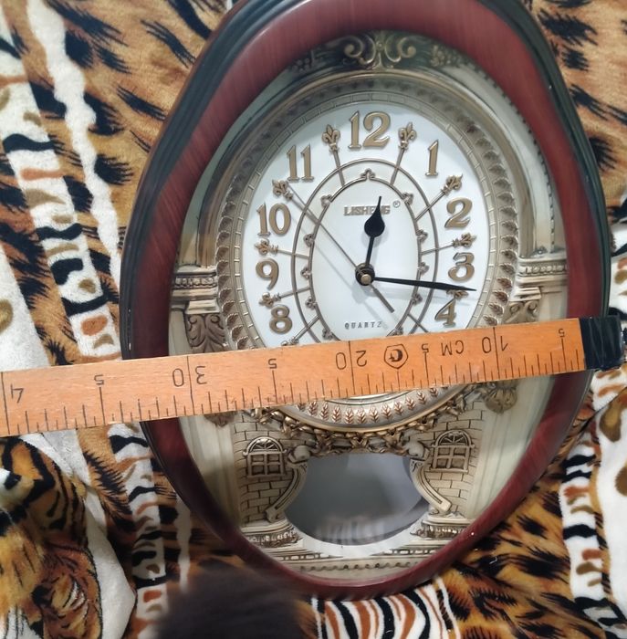 Часы. Большие. Тяжёлые.