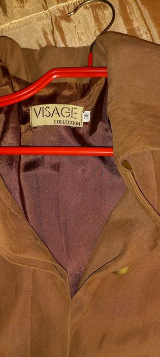 Gabardine de senhora em pele de pêssego