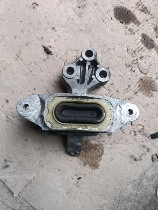 Подушка двигателя левая Opel Astra J Chevrolet Cruze от 2012- 1.7CDTi