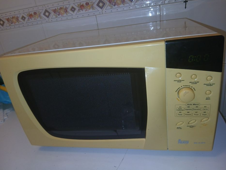 Microondas com grill digital
