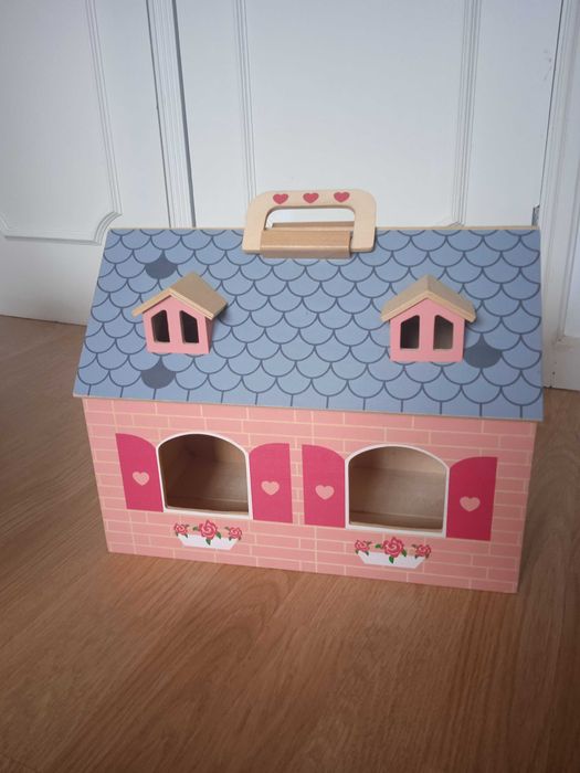 Casa de bonecas portátil