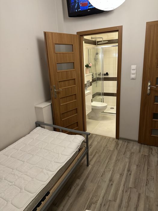 KOMFORTOWE STUDIO z piękną łazienką oraz pokój 1 os. na 1 maja-CENTRUM
