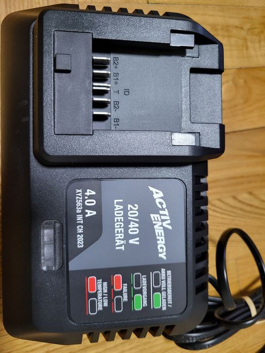 Зарядний пристрій