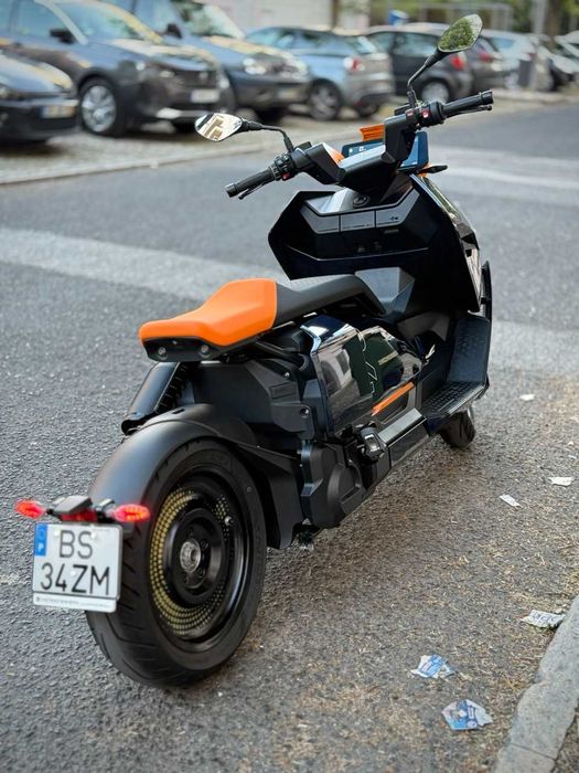 Scooter electrica BMW CE 04 — Apenas 540km