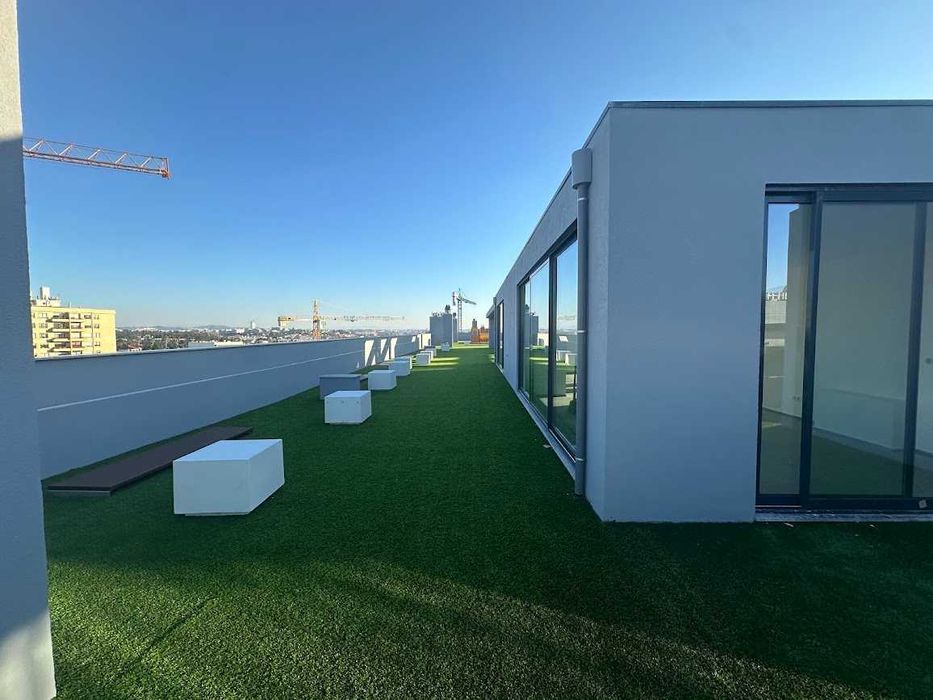 T4 novo mobiliado, 2vagas, pisc e churrasqueira - 7 min aerop do Porto