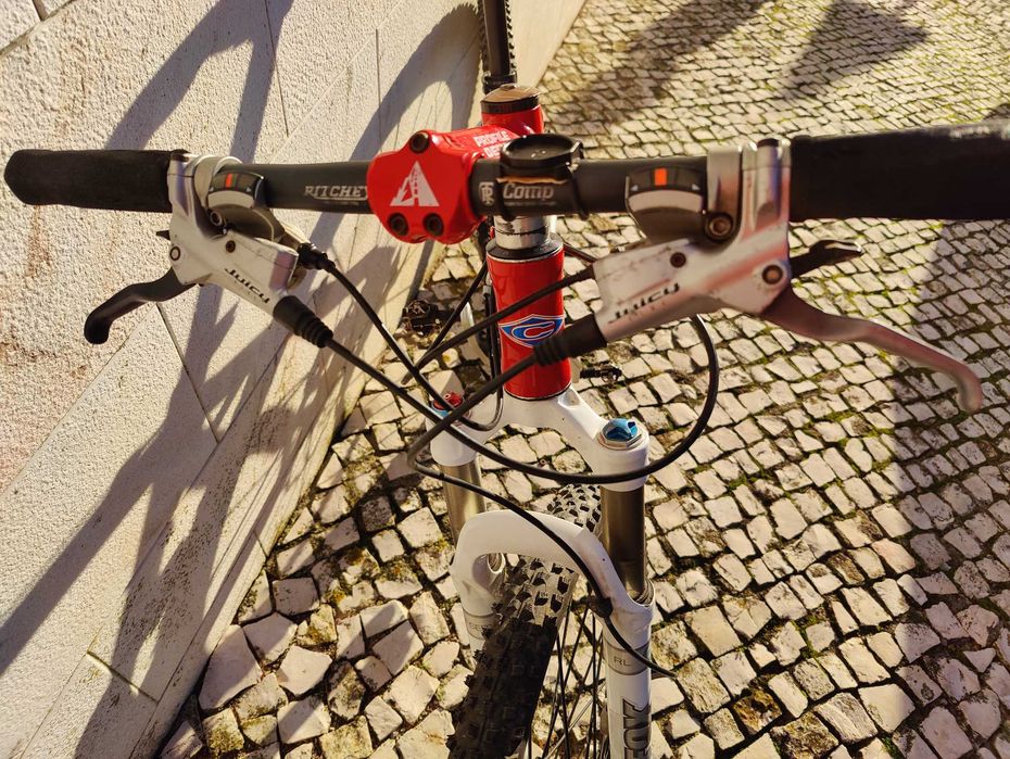 Bicicleta Cube Pro Elite– Shimano XT / Fox Float RL – Muito bom estado