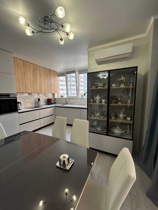 ПРОДАМ 2-кімнатну квартиру з великою кухнею 40 м2 в ЖК "Дмитріївський" на Таїрова