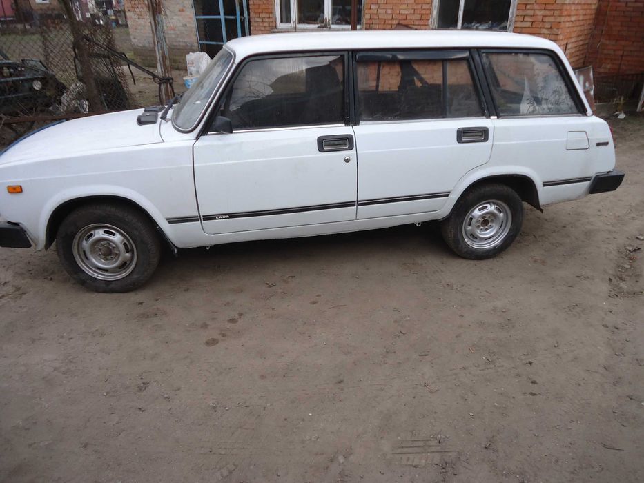 продам ВАЗ 2104 білий