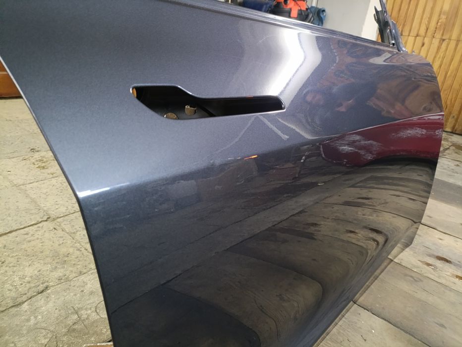 Двері передні праві Тесла 3