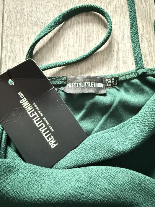 Сукня приталена