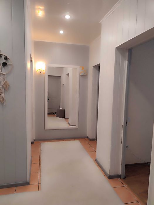 Продам трёхкомнатную квартиру с автономным отоплением .