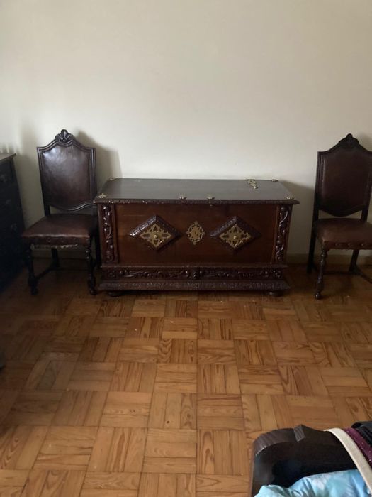 Arca de de madeira trabalhada