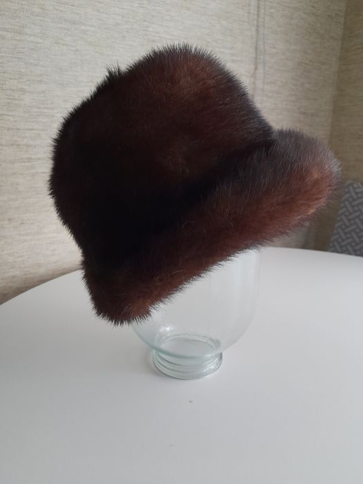 Норкова жіноча шапка, темнокоричнева.