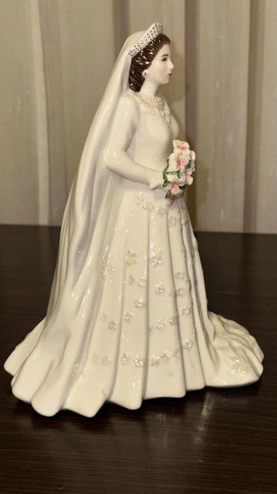 Na prezent  figurka z porcelany królowa