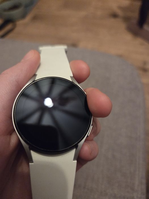 Samsung  Galaxy Watch 4  - 40mm - srebrny
