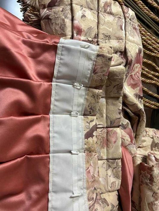 Conjunto Luxuoso de Cortinados em Linho Adamascado Antigo – Como Novos