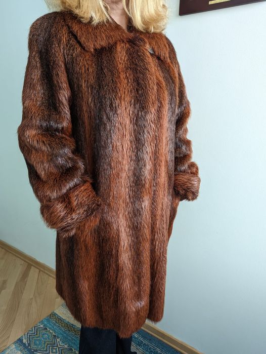 Продаю нову шубу із нутрії.