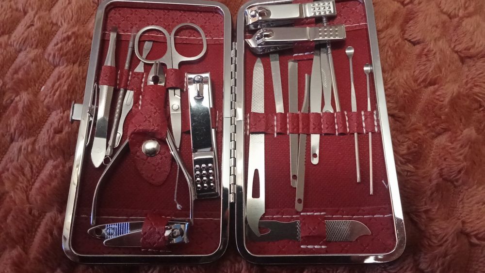 Професійний набір для манікюру та педикюру з нержавіючої сталі