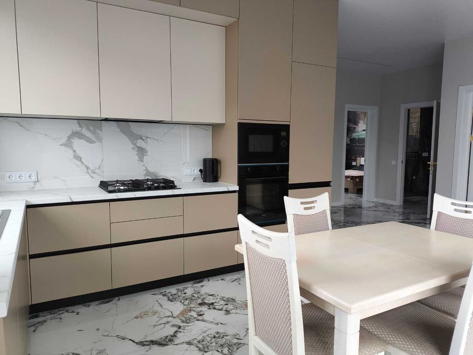 Новый дом в центре Нерубайска, общ 90 м, 3 комнаты. Рядом Усатово.