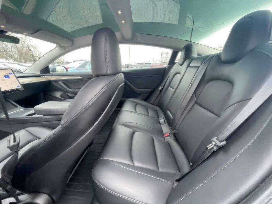 Tesla Model 3      2023