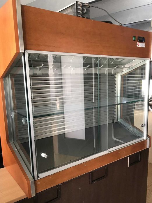 Vitrine refrigerada - 580€