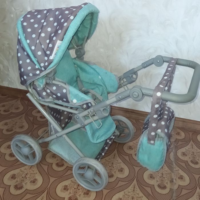 Коляска для ляльок в ідеальному стані