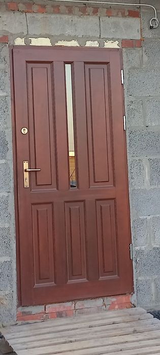 Drzwi zewnętrzne drewniane