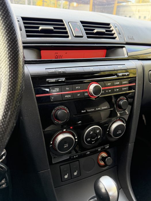 продам семейное авто Mazda 3