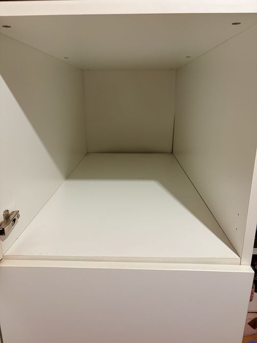 Cama e armário/roupeiro