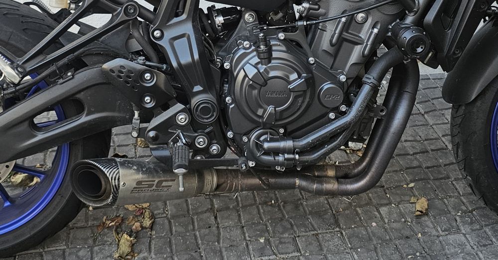 Vendo escape e suporte matricula mt07