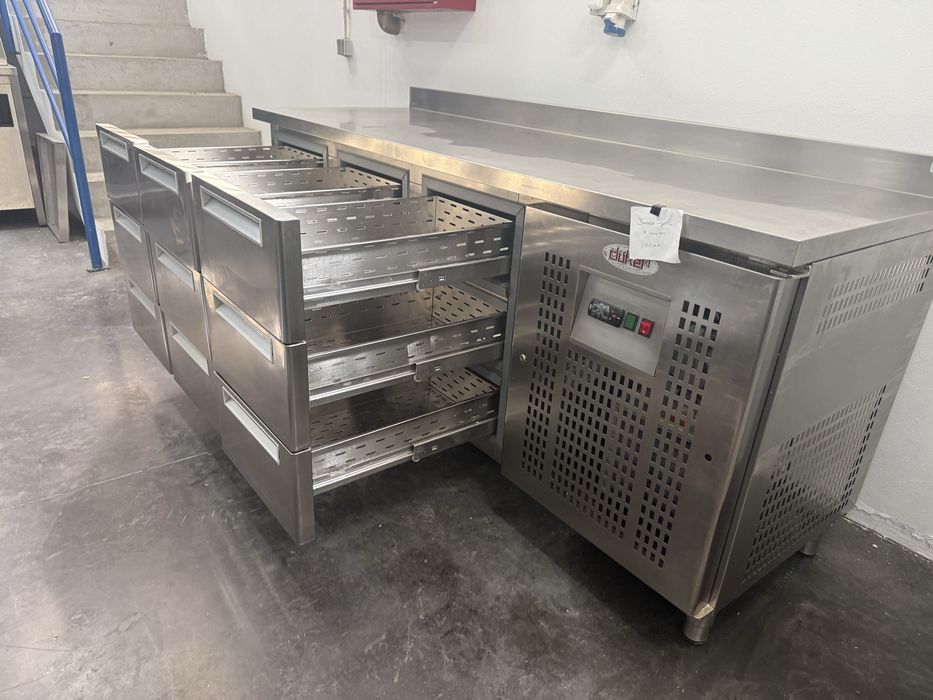 Balcão frigorifico , mesa de trabalho Nove gavetas frio ventilado