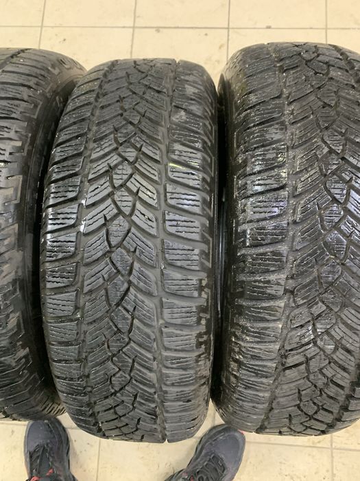 Продам комлек хороших шин привезених з європи 215-65-16 контінентал