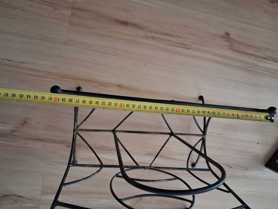 Gazetnik metalowy