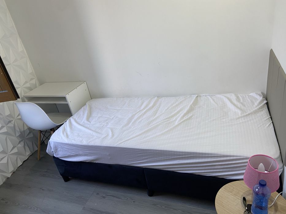 Quarto estudantes perto da Esev