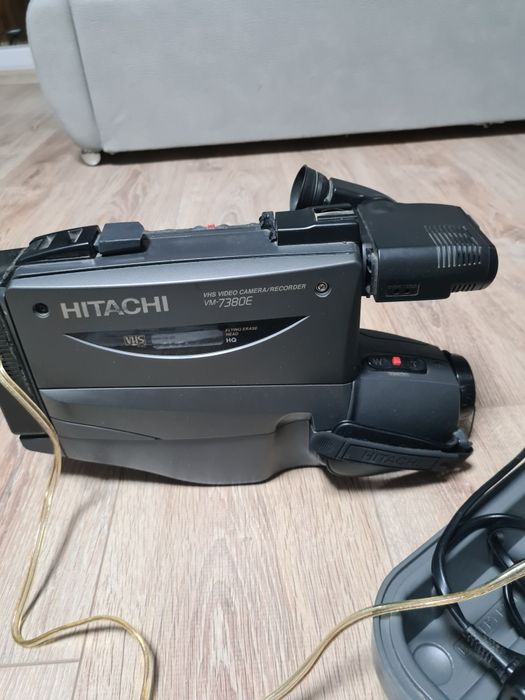 Відеокамера  HITACHI VM-7380E